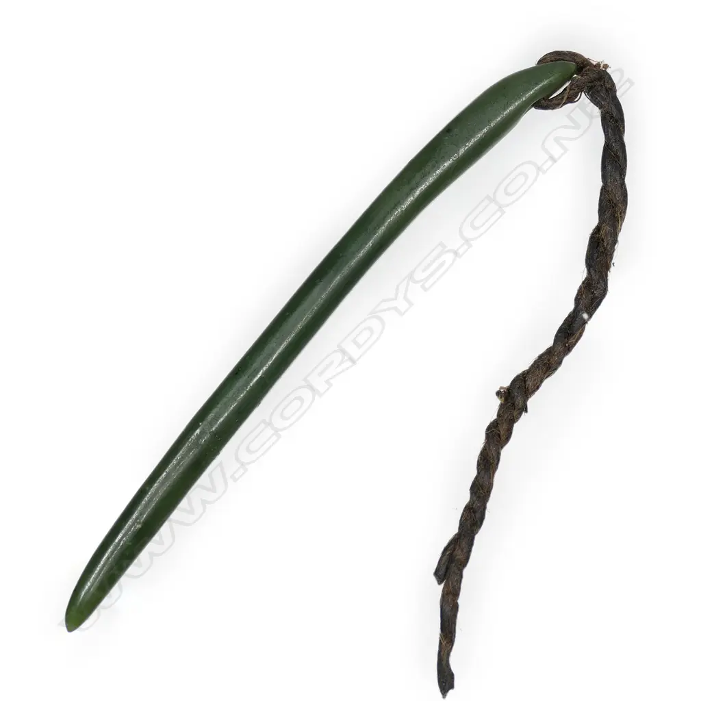 A Māori pounamu aurei (cloak pin), Image 1++